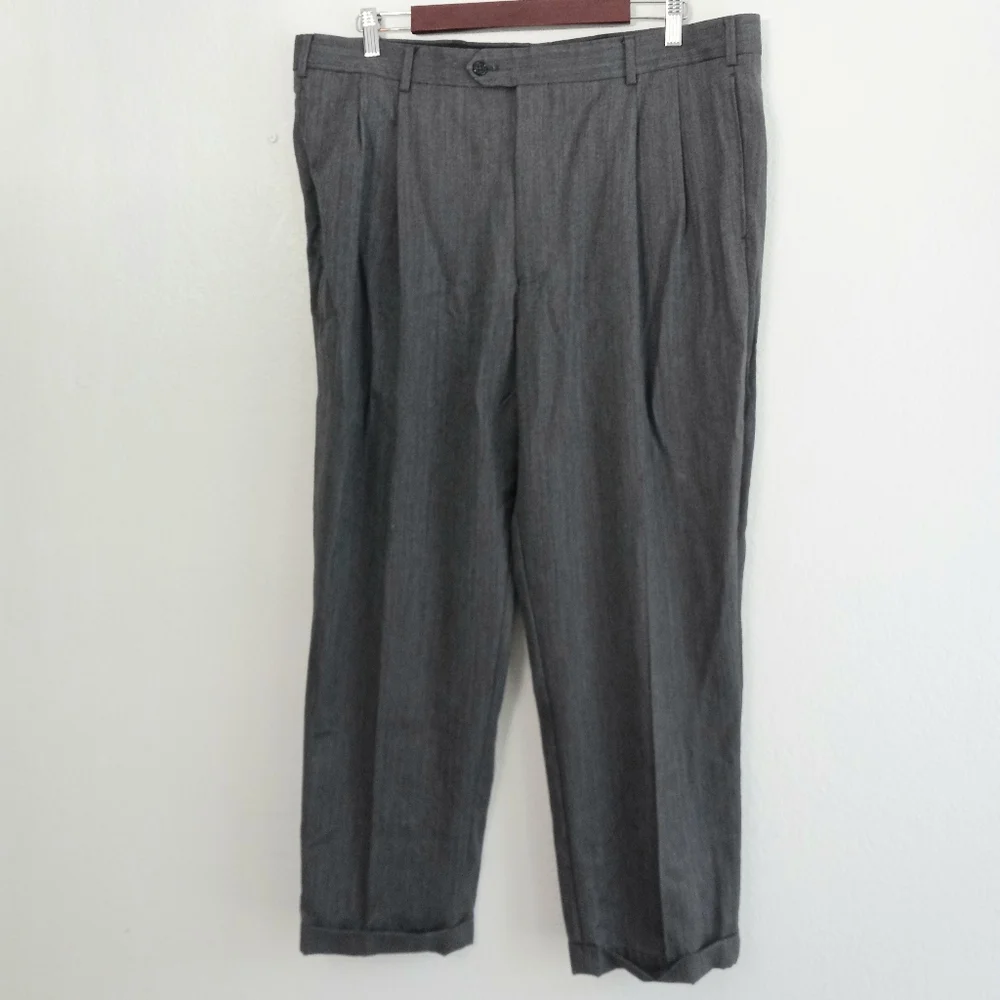 Jos. A Bank Men's Gray Fine Herringbone Subtle Stripes Pattern Suit